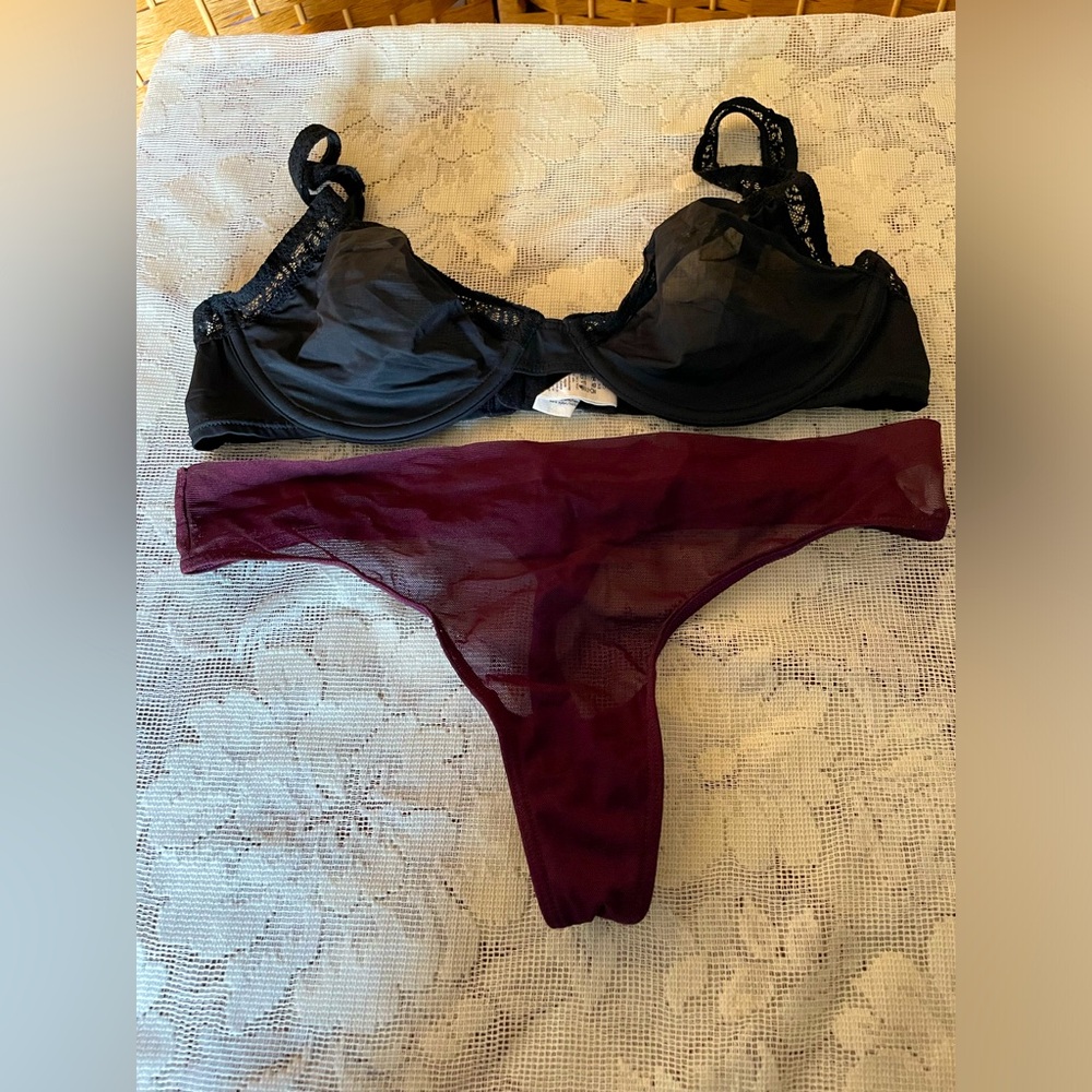 Women's Calvin Klein Underwire Bra- and thong panties 36b/ s